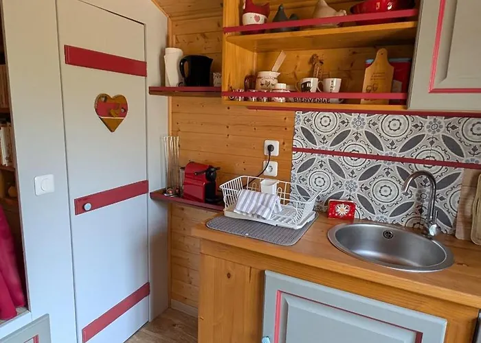 Roulotte Romantique Avec Piscine En Cevennes Nyaraló *