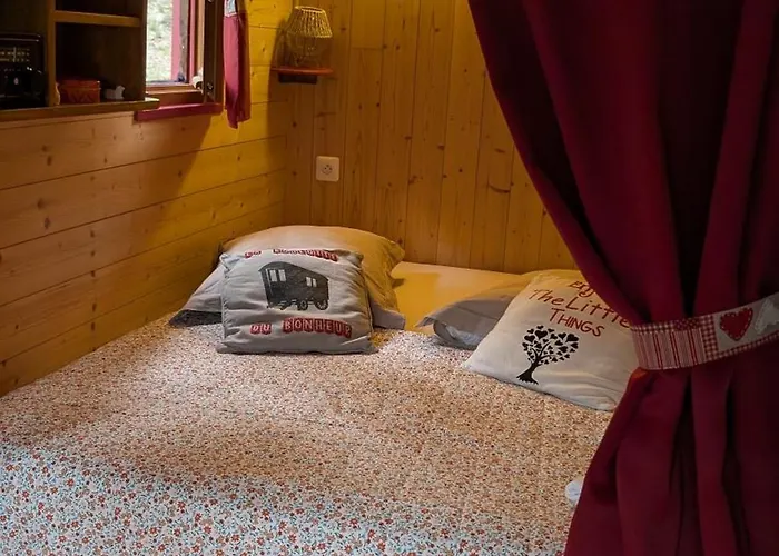 Roulotte Romantique Avec Piscine En Cevennes Monteils (Gard)